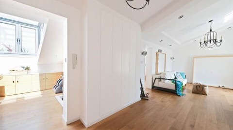 标题：上海精装房地面保命指南：不花冤枉钱，四招护住你家新铺的地板砖