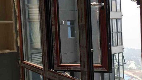 低预算旧房翻新｜青岛业主花300块搞定窗户防水，省下5000换窗费